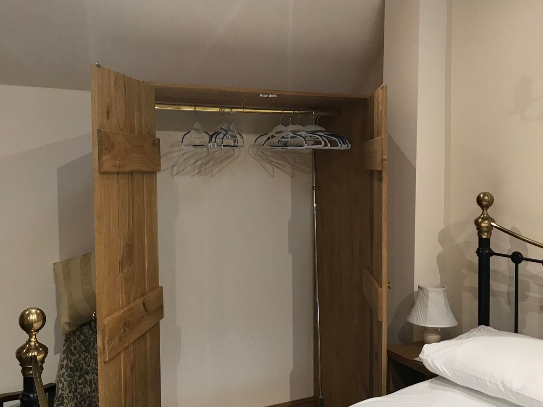 Nuneaton - Cottage - Sleeps 2 - Parking - Garden