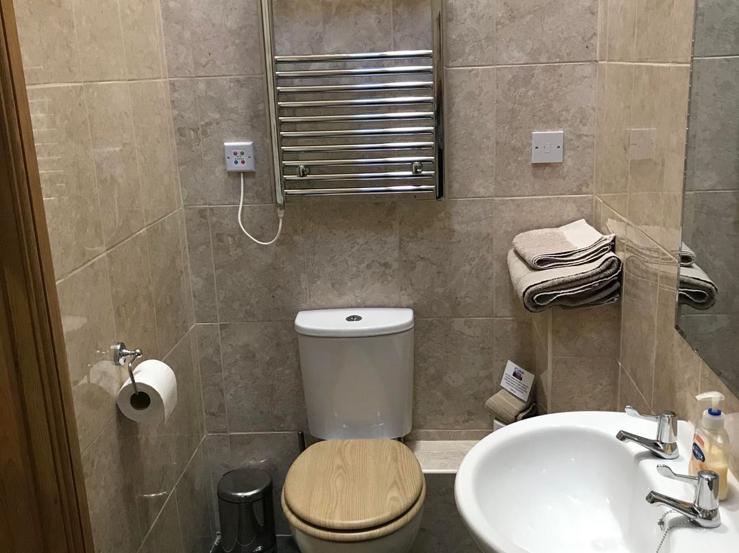 Nuneaton - Cottage - Sleeps 2 - Parking - Garden