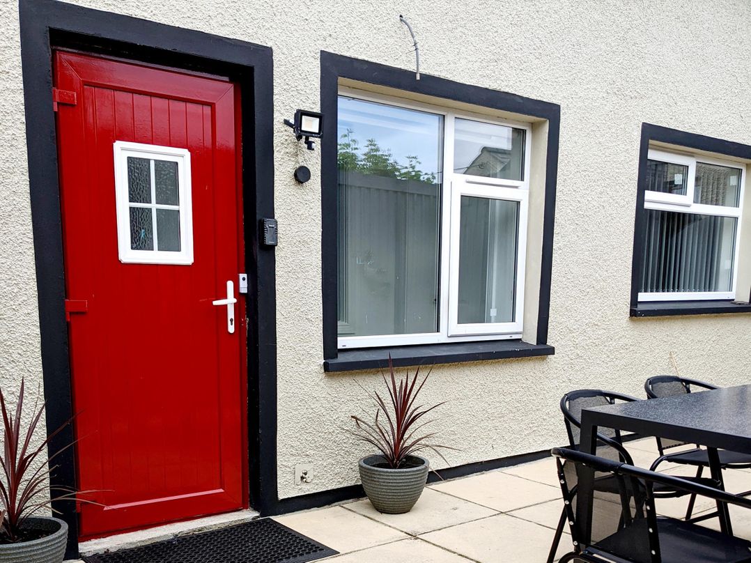 2 Bed House - Sleeps 6 - Parking - Wifi