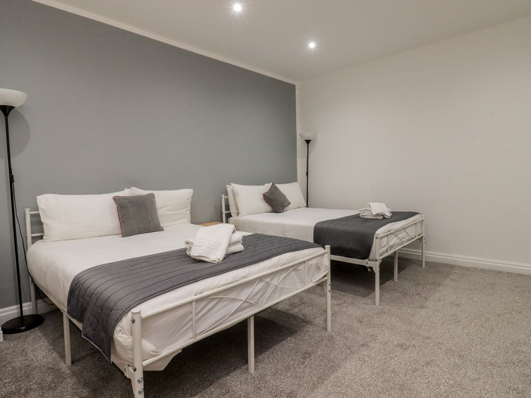 Luxury Winter Gardens Apartment 1
