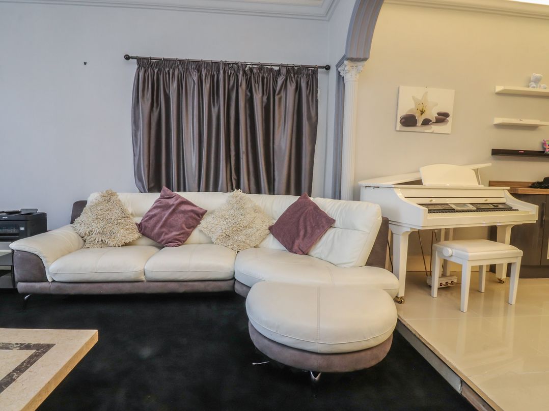 Luxury Winter Gardens Apartment 2