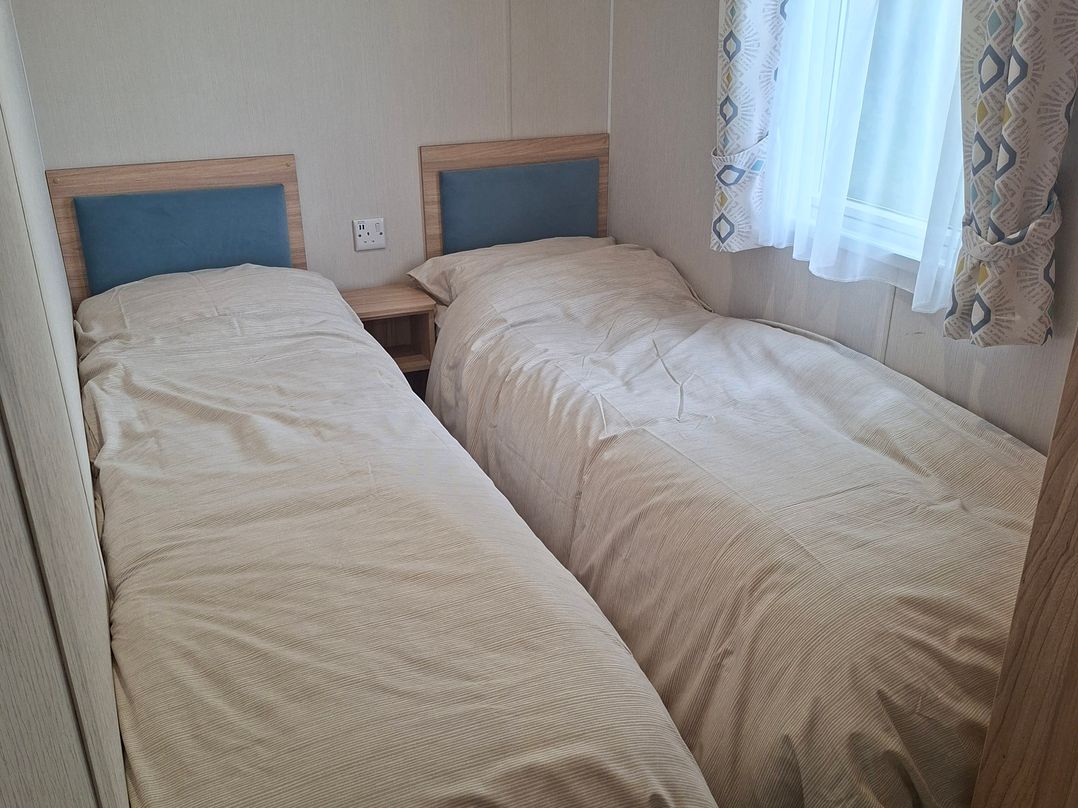 A bedroom with two single beds at Primrose Valley, Amara's Retreat in Filey