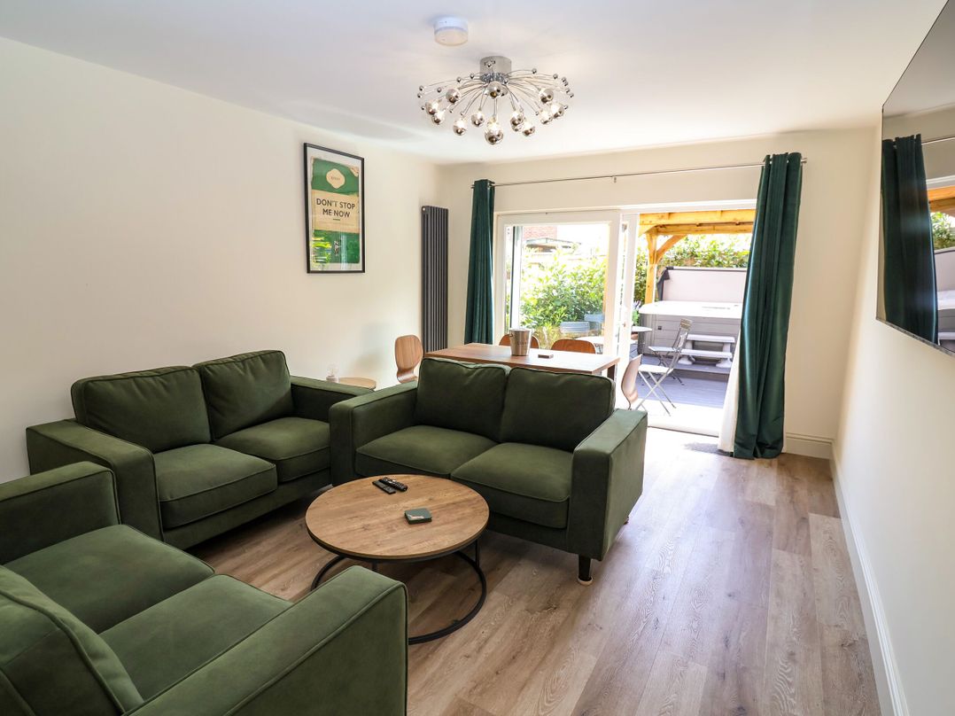 2 Rookery Close