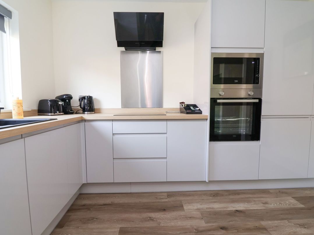 2 Rookery Close