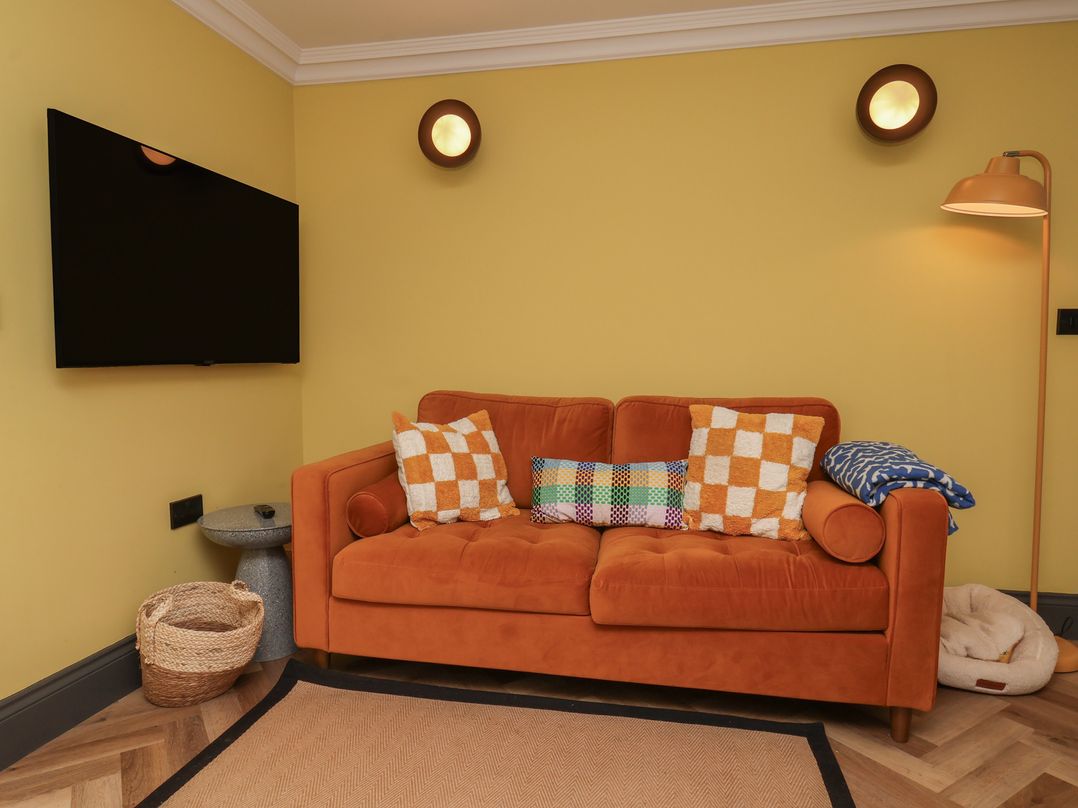 Apartment Yellow