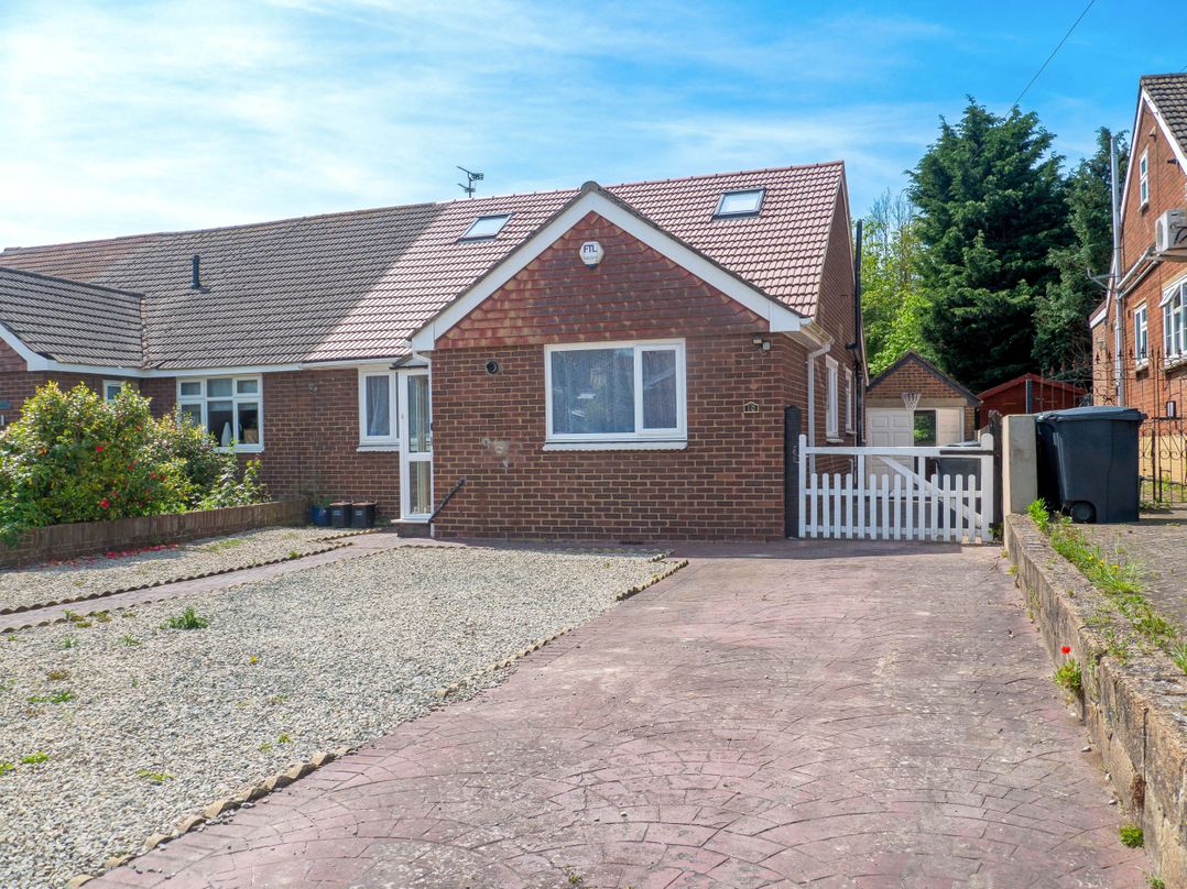 Cozy Riverside Retreat in Snodland