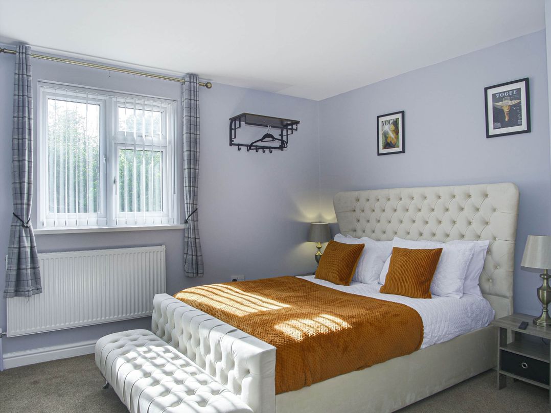 Cozy Riverside Retreat in Snodland