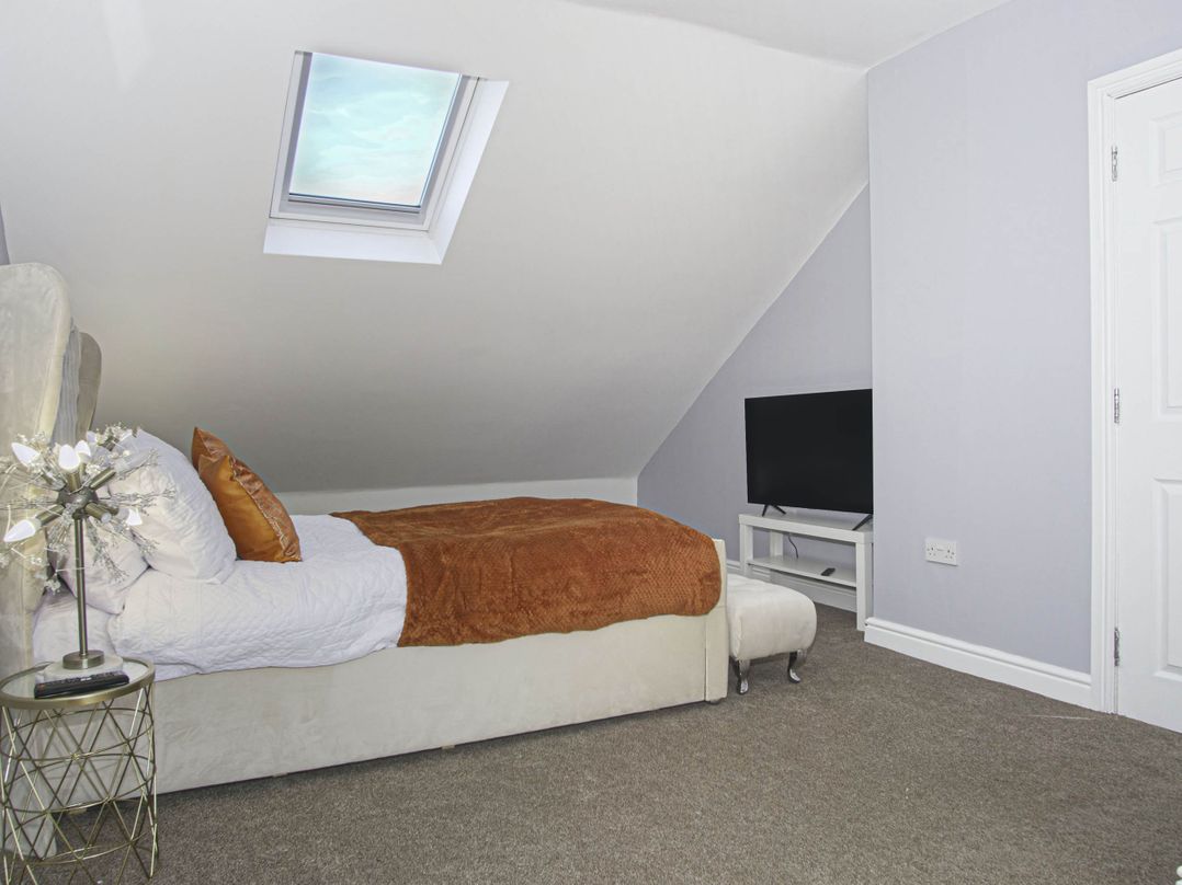 Cozy Riverside Retreat in Snodland