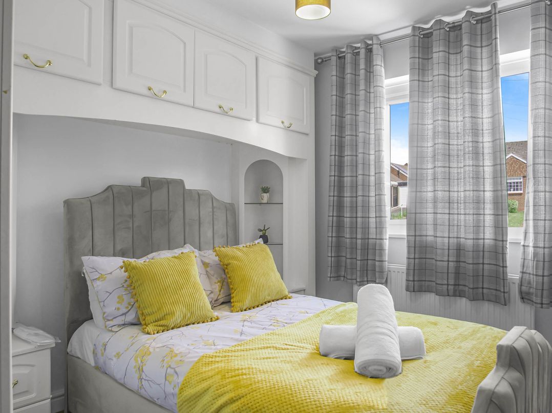 Cozy Riverside Retreat in Snodland