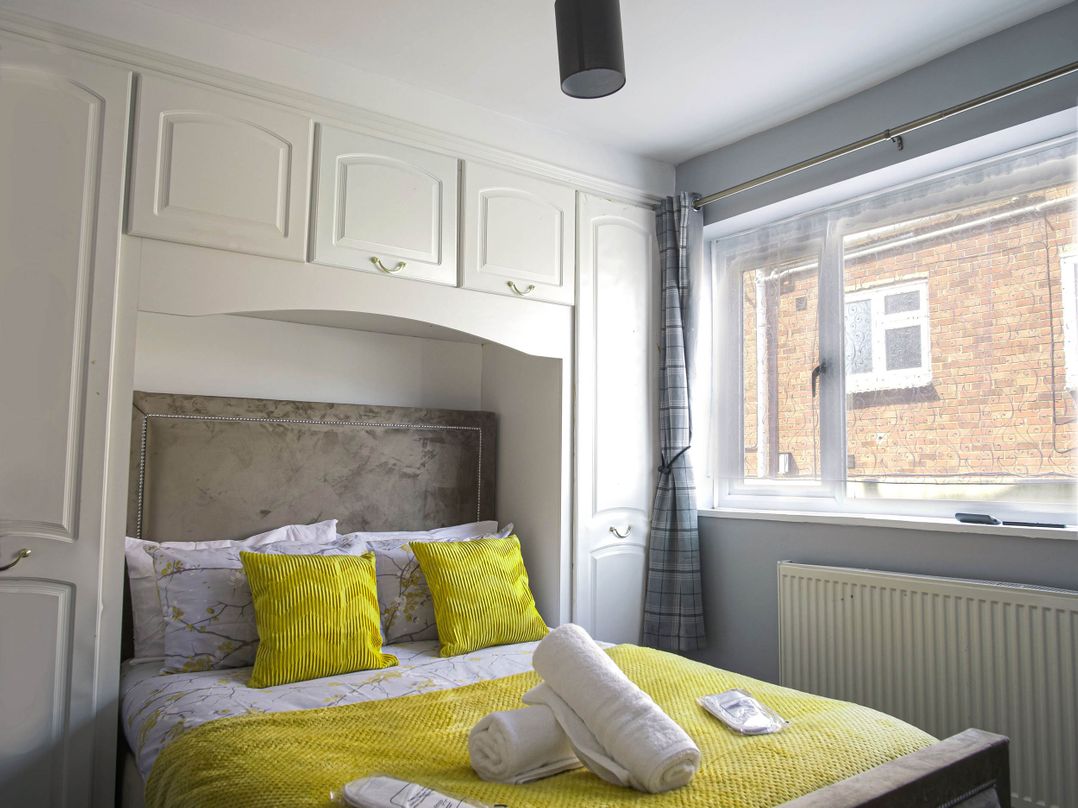 Cozy Riverside Retreat in Snodland