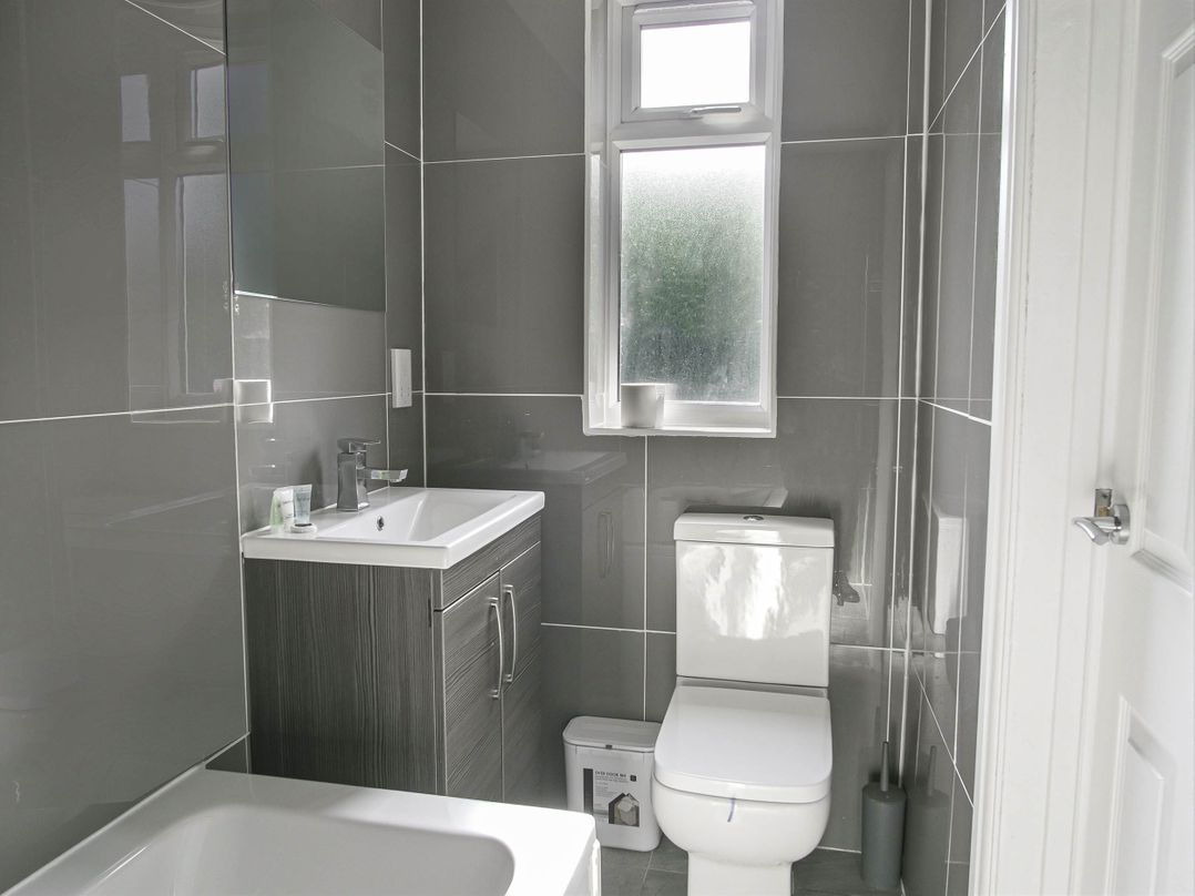 Cozy Riverside Retreat in Snodland