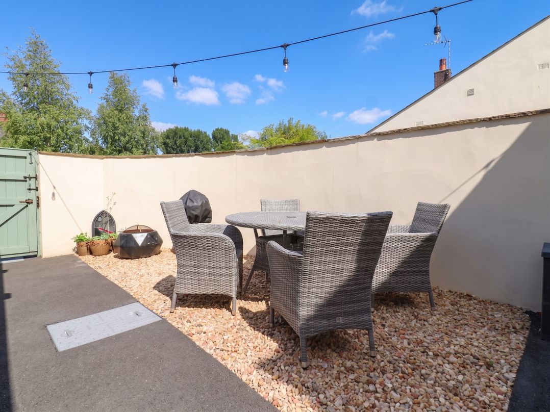 4 Church Hall Mews