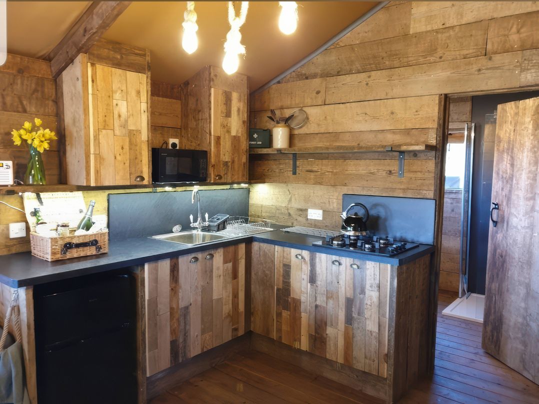 Luxury Safari Lodge Sleeps 4/6 Deer Park Dogs Ok