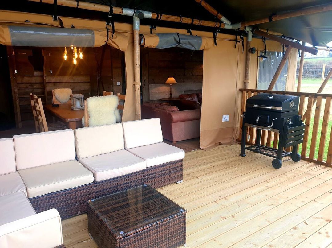 Luxury Safari Lodge Sleeps 4/6 Deer Park Dogs Ok