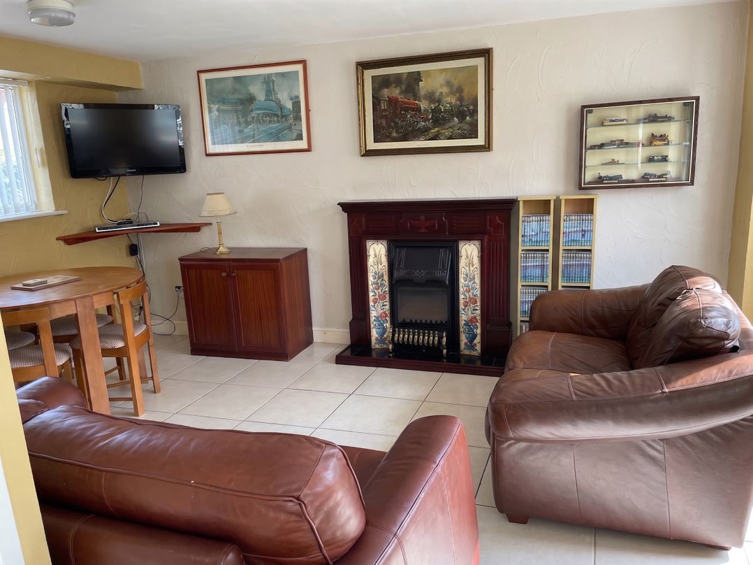 Rain Hill Cottage Sleeps 4 Parking Pets Ok