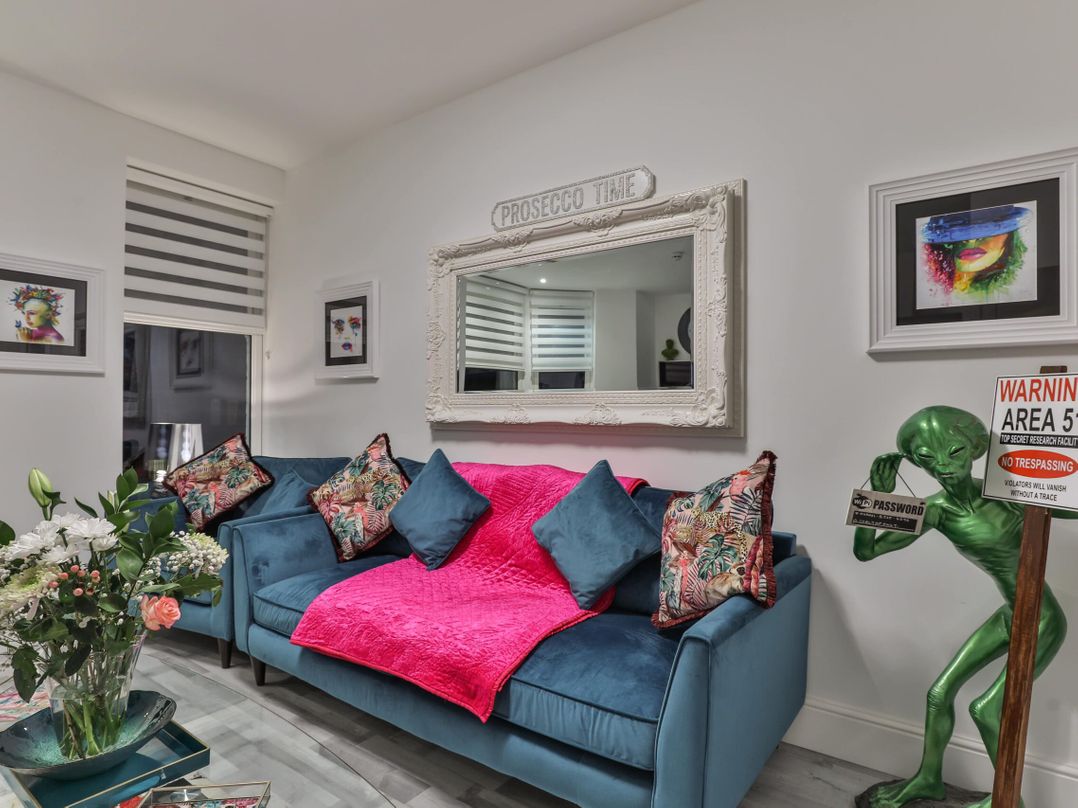 1 Bed Flat - Sleeps 2 - Parking - Wifi