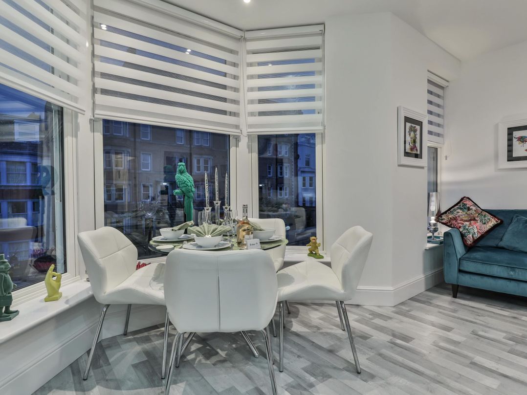 1 Bed Flat - Sleeps 2 - Parking - Wifi