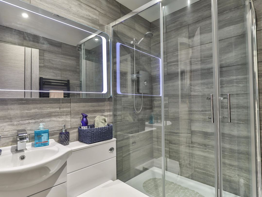 1 Bed Flat - Sleeps 2 - Parking - Wifi