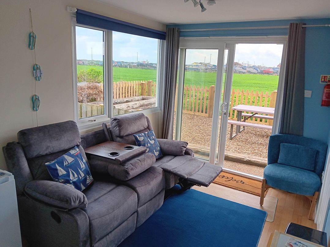 Bay View Chalet 2 Bed Sleeps 4  Pets  Garden Beach