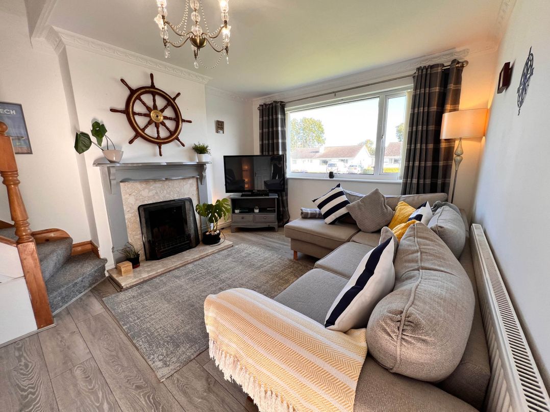 2 Bed Family Bungalow, WiFi, Parking, Garden, Dogs