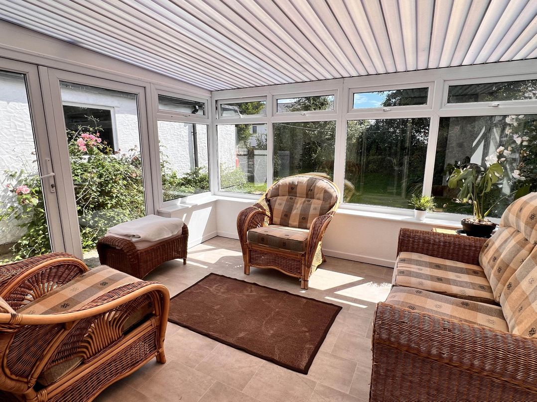 2 Bed Family Bungalow, WiFi, Parking, Garden, Dogs