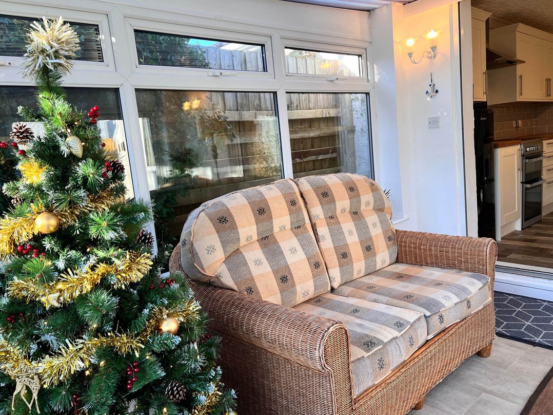2 Bed Family Bungalow, WiFi, Parking, Garden, Dogs