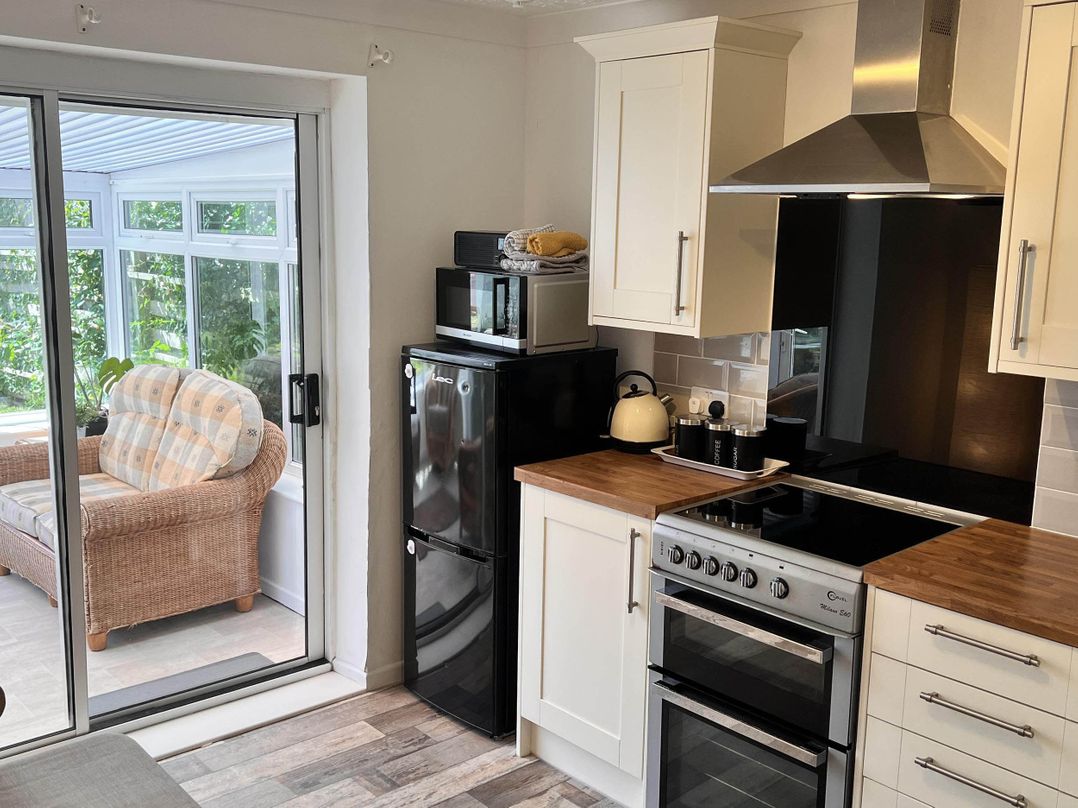 2 Bed Family Bungalow, WiFi, Parking, Garden, Dogs