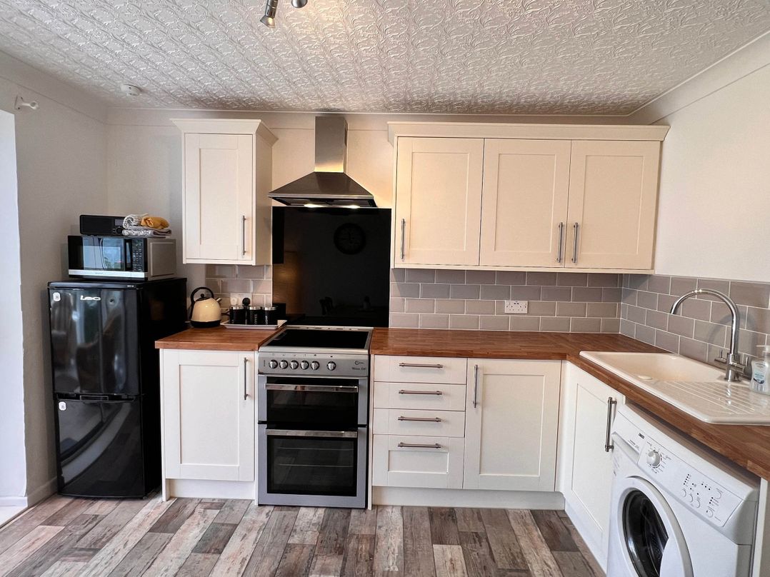 2 Bed Family Bungalow, WiFi, Parking, Garden, Dogs