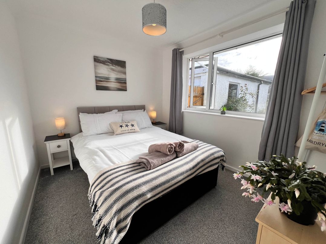 2 Bed Family Bungalow, WiFi, Parking, Garden, Dogs