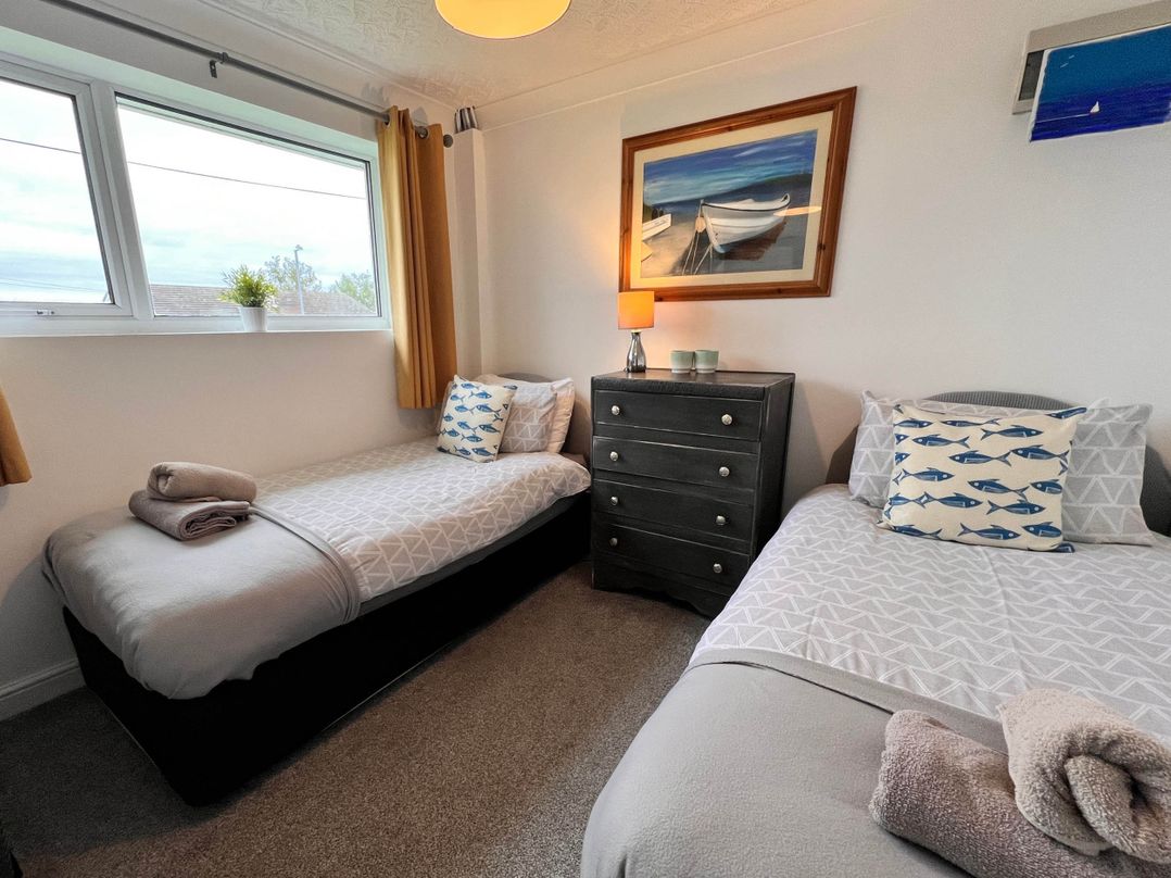 2 Bed Family Bungalow, WiFi, Parking, Garden, Dogs