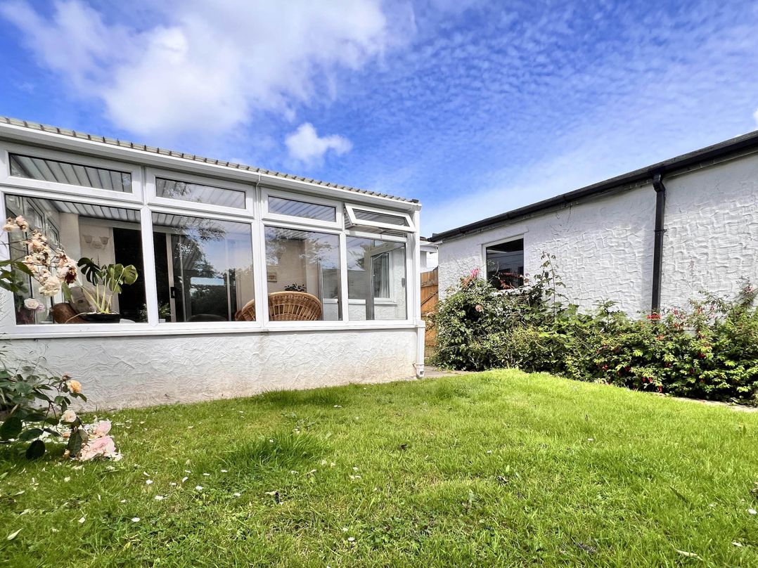 2 Bed Family Bungalow, WiFi, Parking, Garden, Dogs