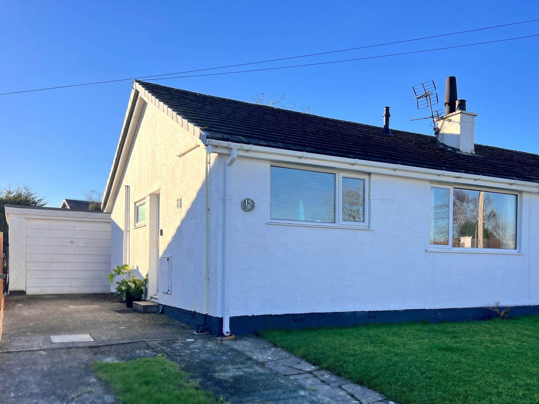 2 Bed Family Bungalow, WiFi, Parking, Garden, Dogs