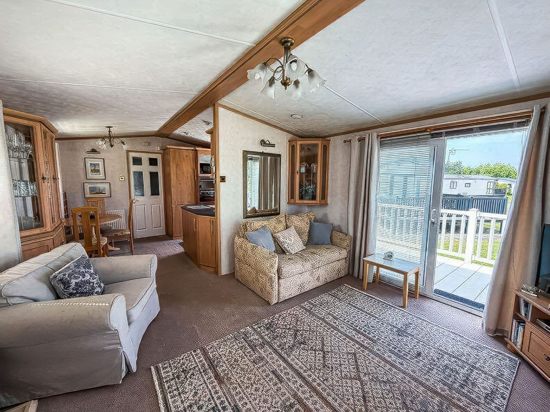 Super 2 bed 6 berth caravan pets go free