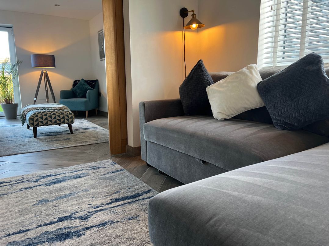 Stylish, Dog Friendly Coastal Bungalow with garden