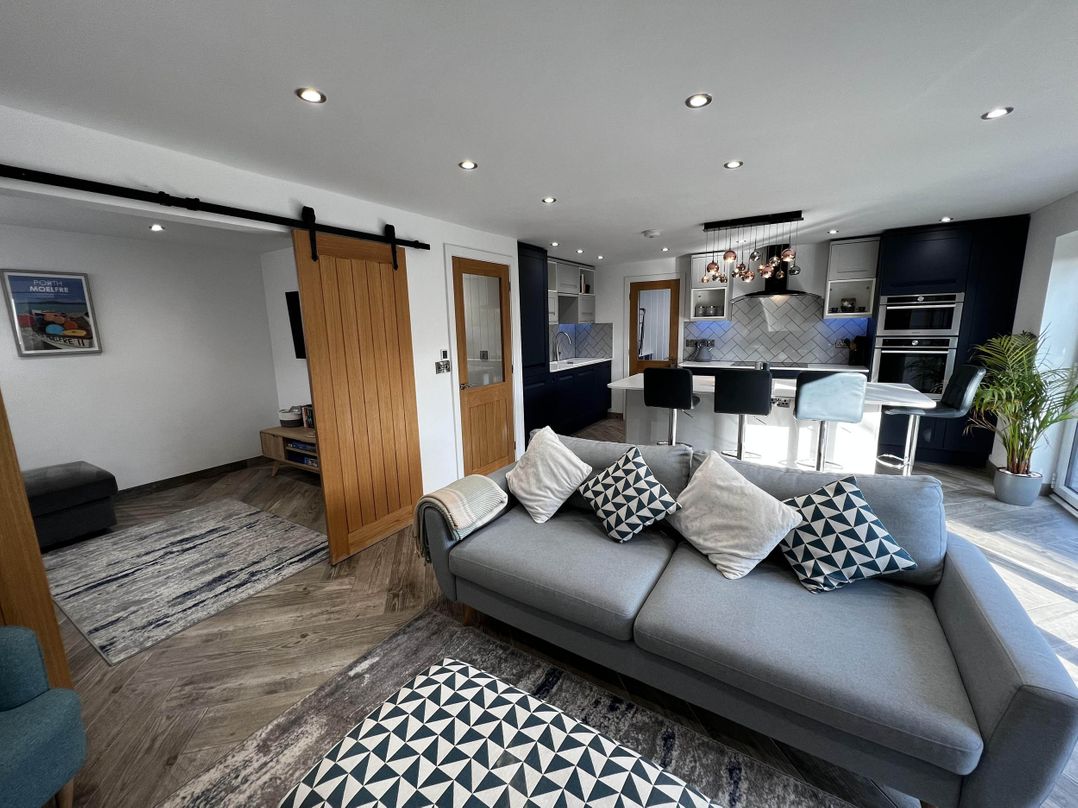 Stylish, Dog Friendly Coastal Bungalow with garden