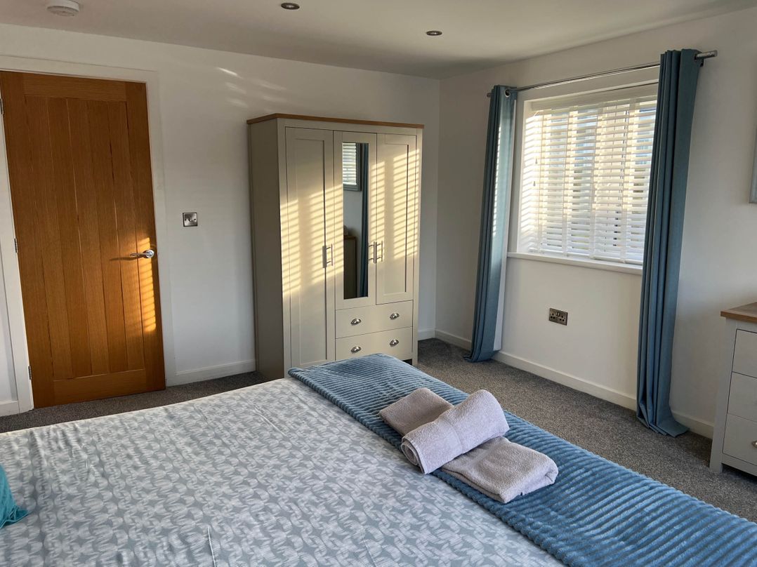 Stylish, Dog Friendly Coastal Bungalow with garden