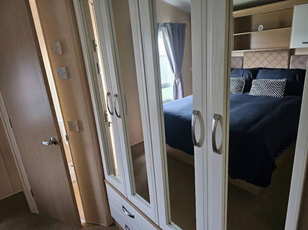 2 Bed Caravan  Sleeps 6 Pets Beach Access