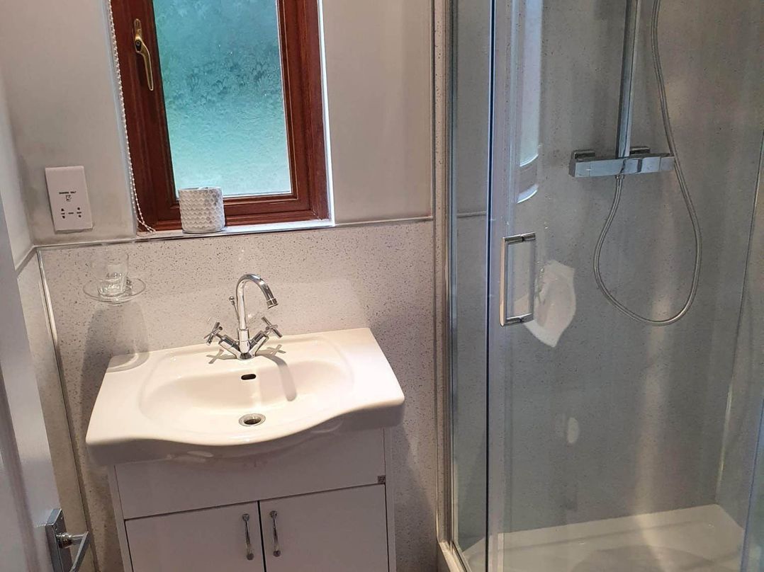 Stunning 2 Bedroom Pet Friendly Lodge