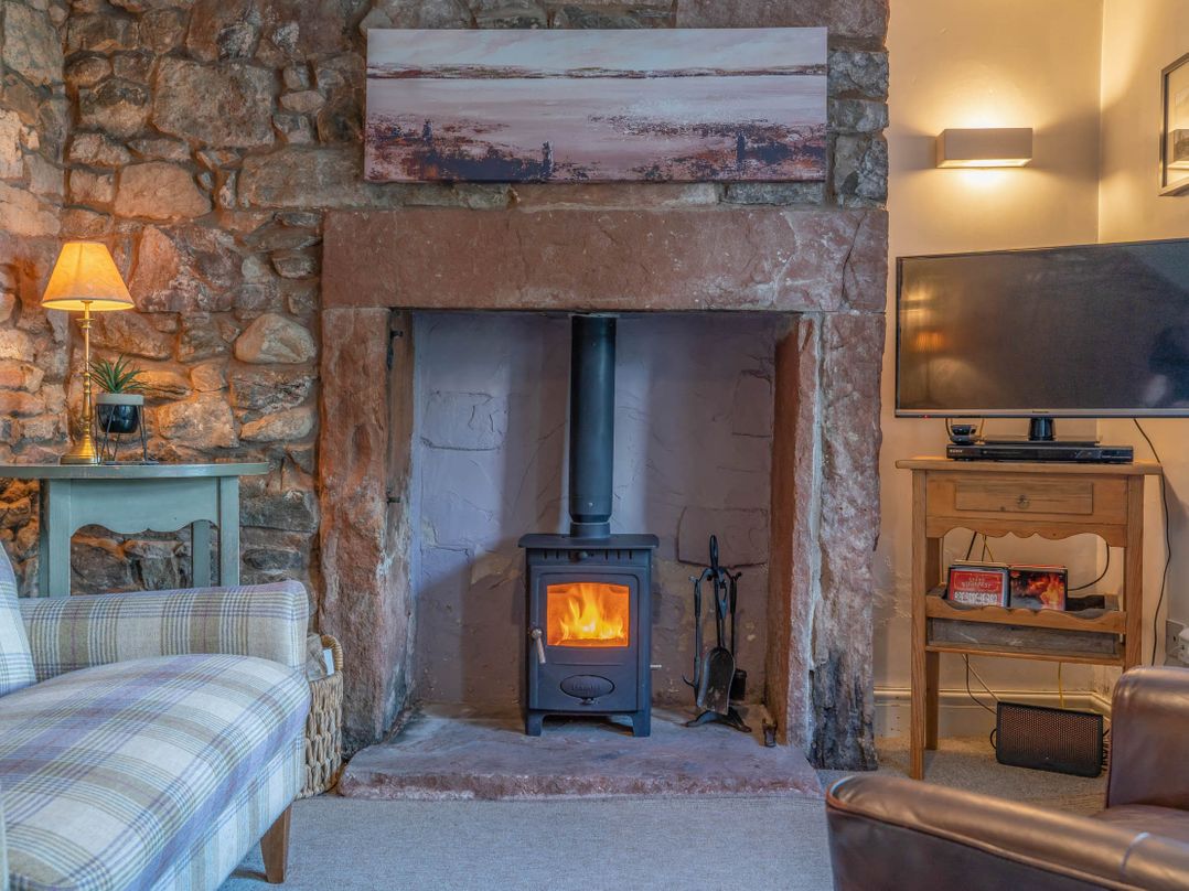 Cosy cottage near scenic walks and country pub