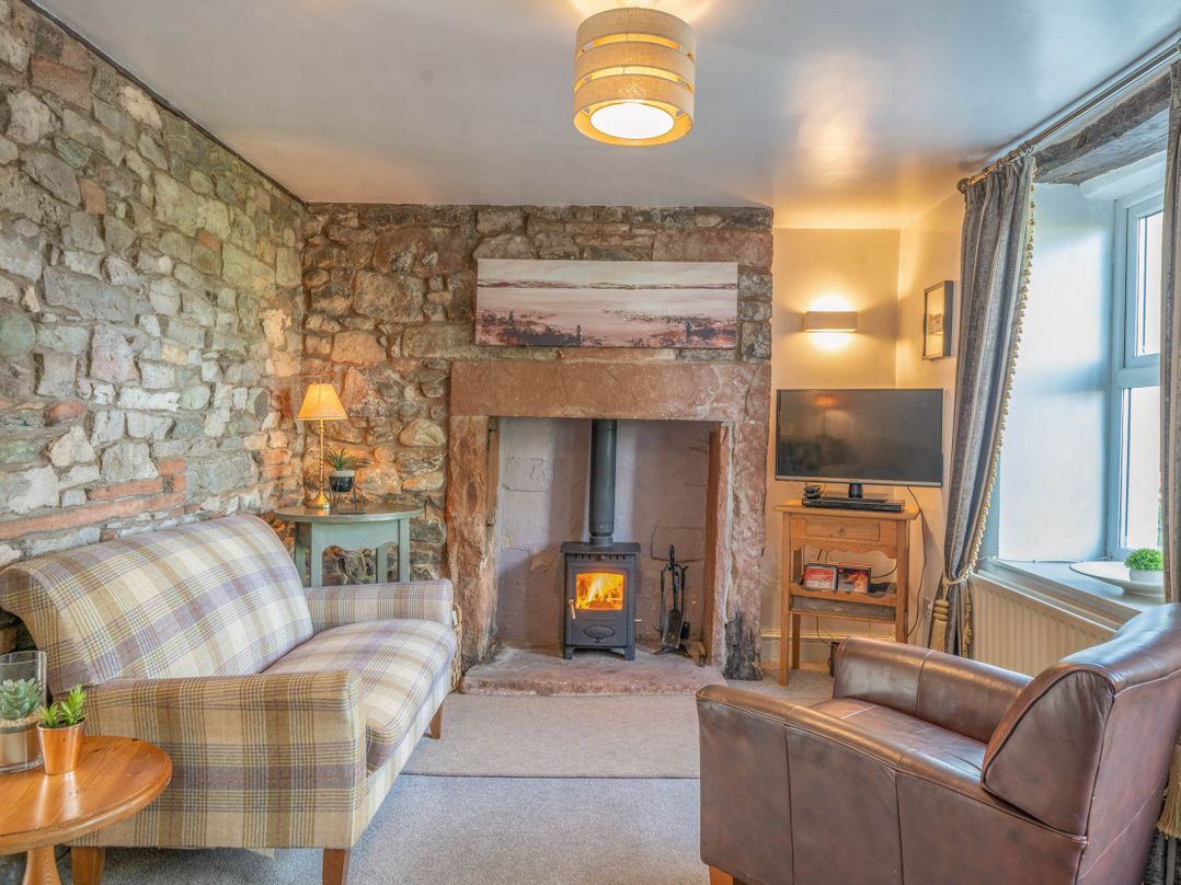 Cosy cottage near scenic walks and country pub