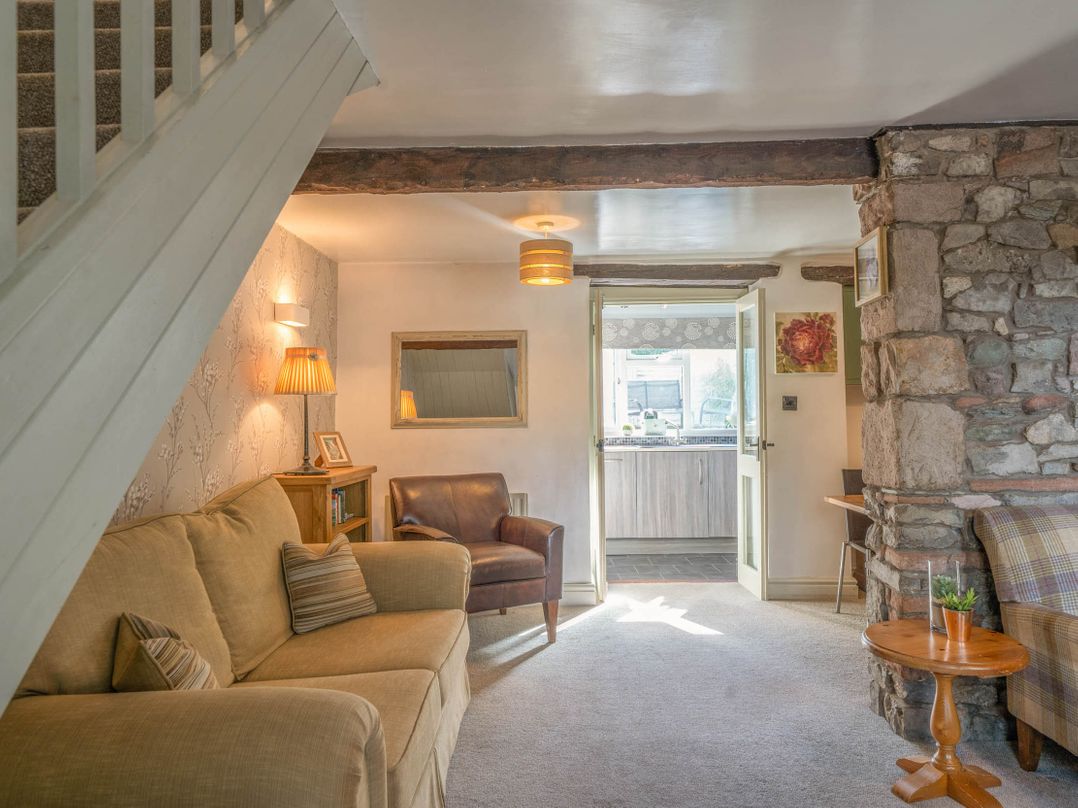 Cosy cottage near scenic walks and country pub