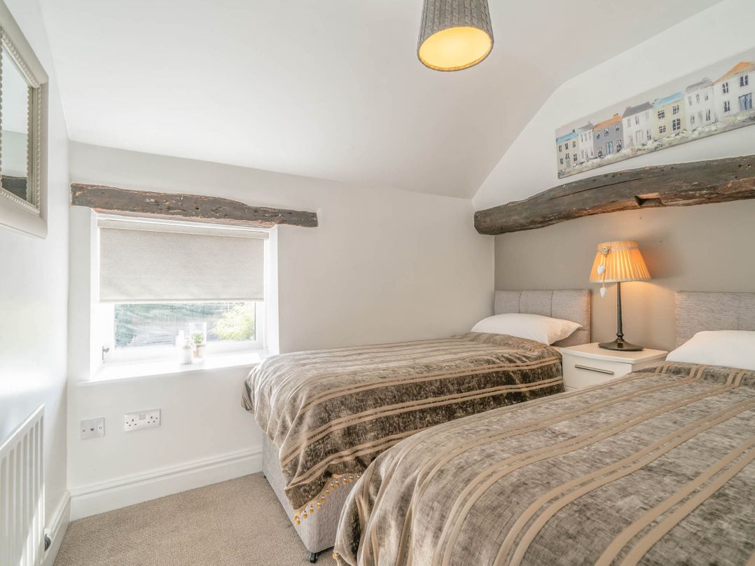 Cosy cottage near scenic walks and country pub