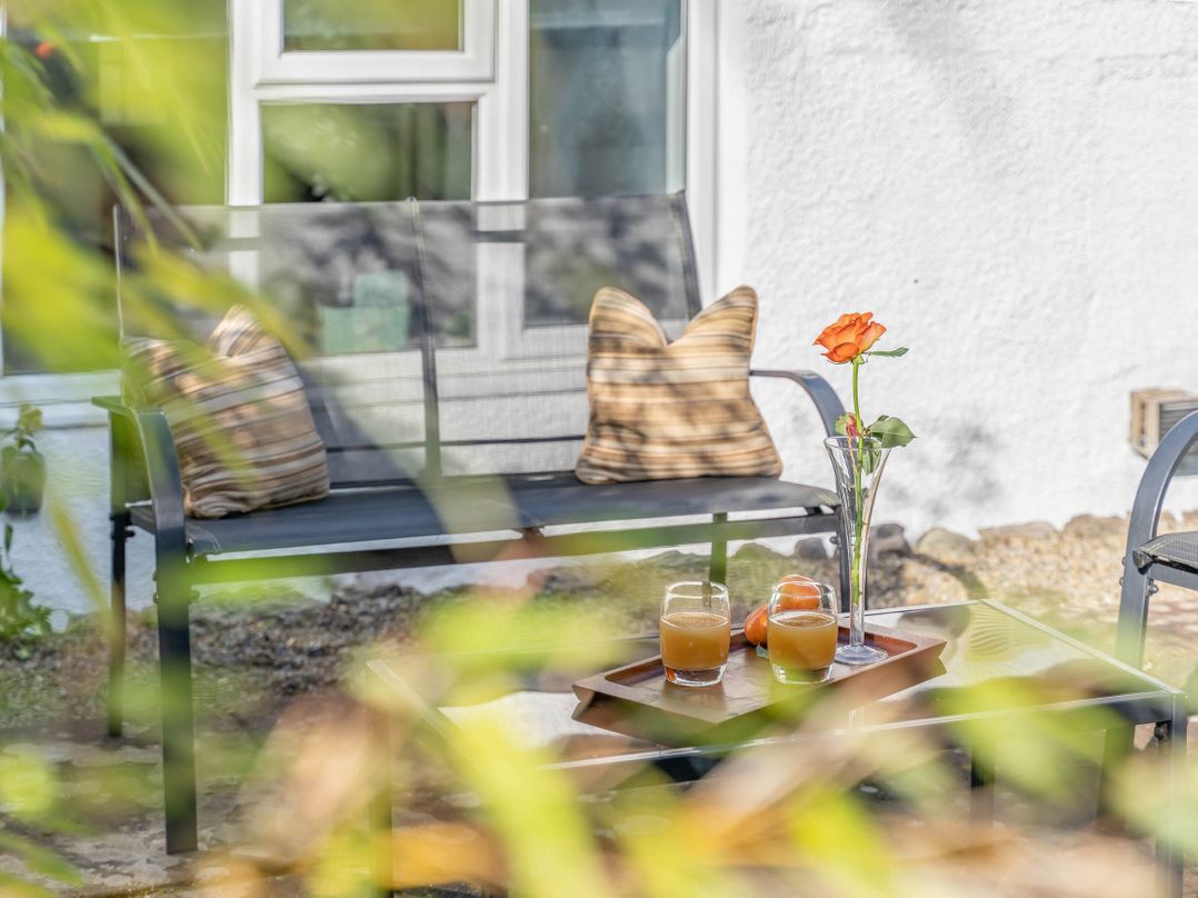 Cosy cottage near scenic walks and country pub