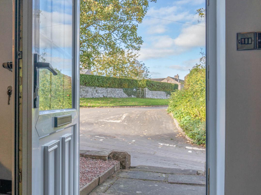 Cosy cottage near scenic walks and country pub