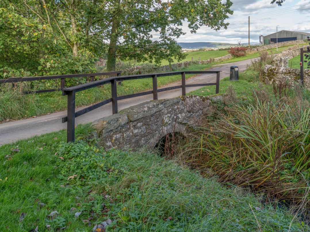 Cosy cottage near scenic walks and country pub