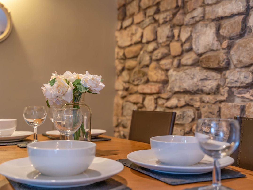 Cosy cottage near scenic walks and country pub