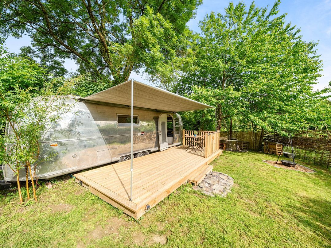 Sleeps 2 - Private Hot Tub - Fire Pit