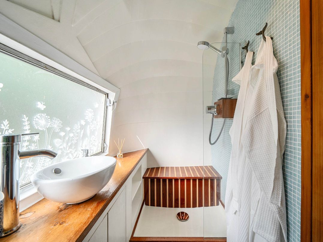 Sleeps 2 - Private Hot Tub - Fire Pit