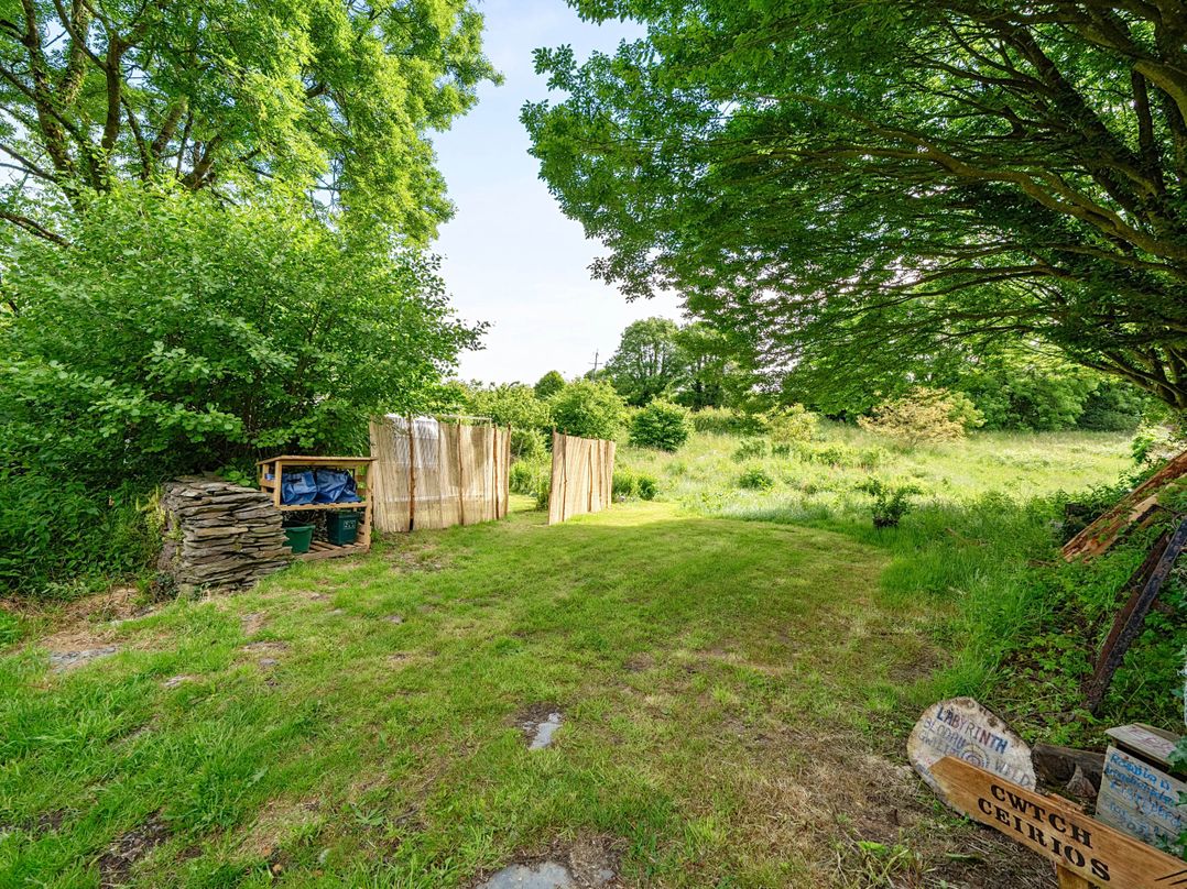 Sleeps 2 - Private Hot Tub - Fire Pit