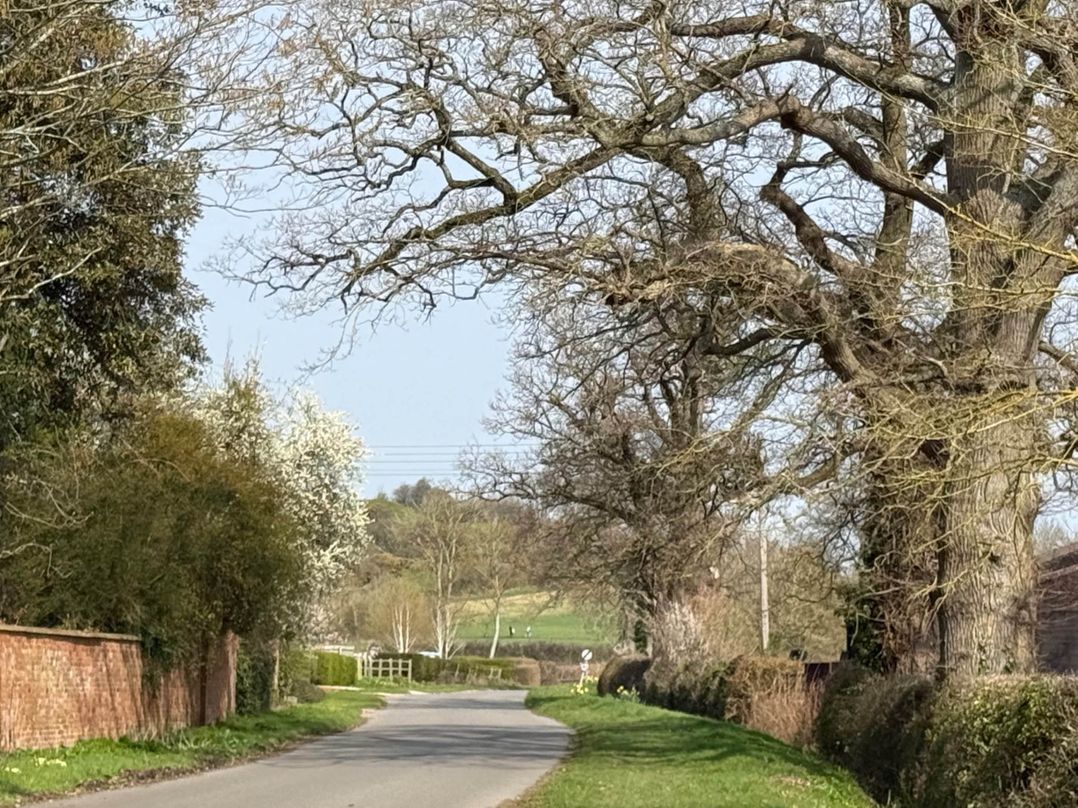 Cotswolds Castle Sleeps 8 with Enclosed Garden